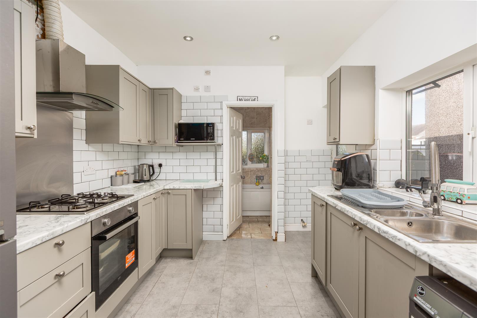 Middle Road, Cwmbwrla, Swansea, SA5 8HE